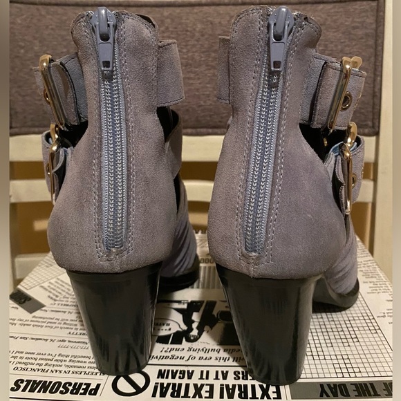 “AWESOME” Free People (Jeffrey Campbell) blue suede ankle boots - Picture 11 of 11